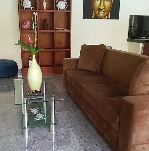 Mias Jungle House فندق *