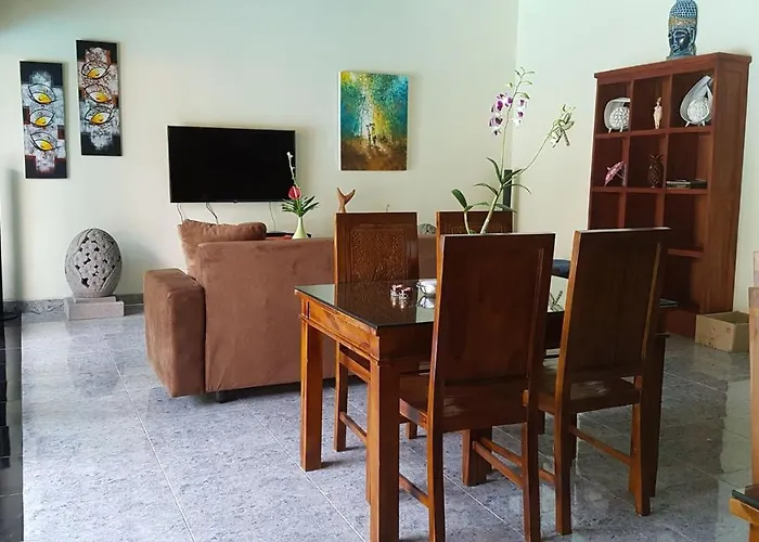 Mias Jungle House *